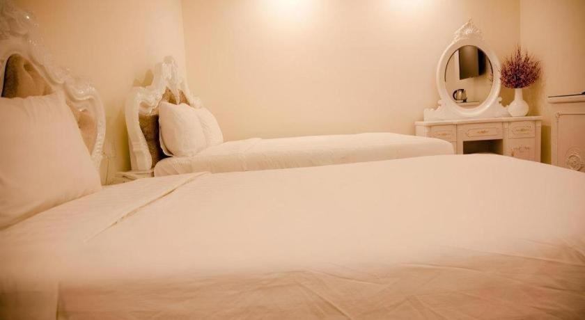Hoa Sen Vang Hotel Dalat Exterior photo