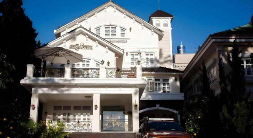 Hoa Sen Vang Hotel Dalat Exterior photo